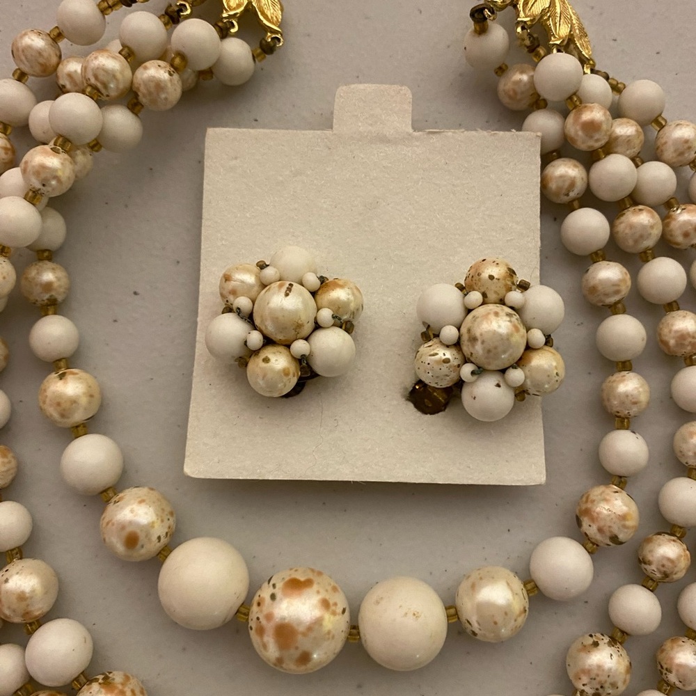 Vintage 1950’s Elegant Cluster Earrings in Cream and Gold